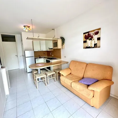 Peaceful Retreat In A Seafront Building 아파트 *