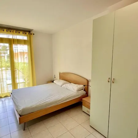 Peaceful Retreat In A Seafront Building * 비비오네