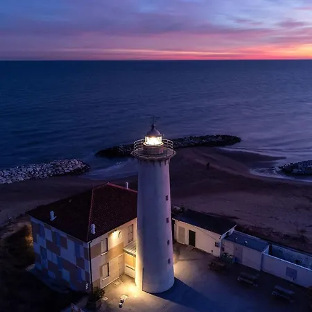Peaceful Retreat In A Seafront Building 아파트 비비오네